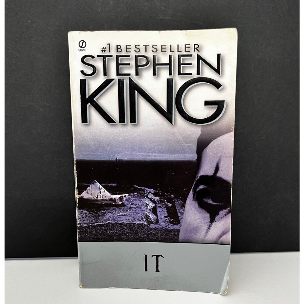 Stephen King IT Signet Paperback Book 1981 First Signet Printing Horror Novel